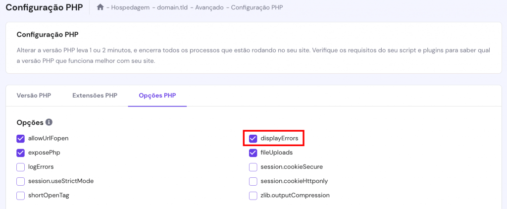 Seção de opções de PHP no hPanel. A opção Exibir erros está destacada