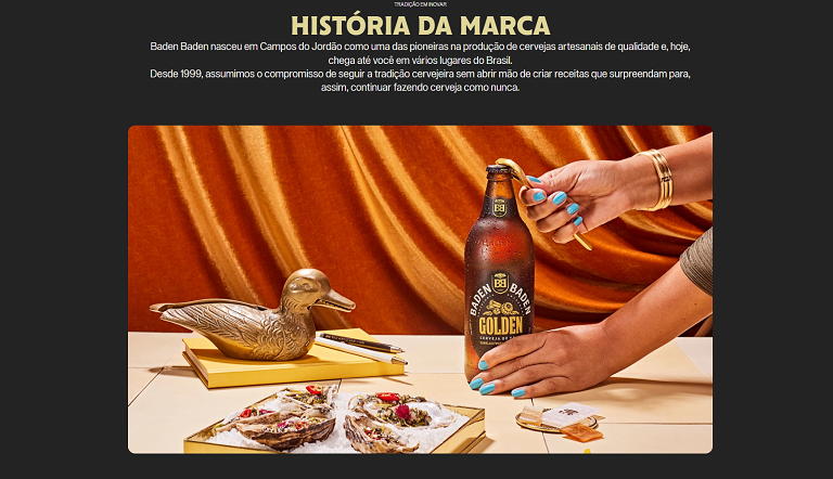 A página da História da marca de cerveja Baden Baden tem uma foto do produto com elementos decorativos 