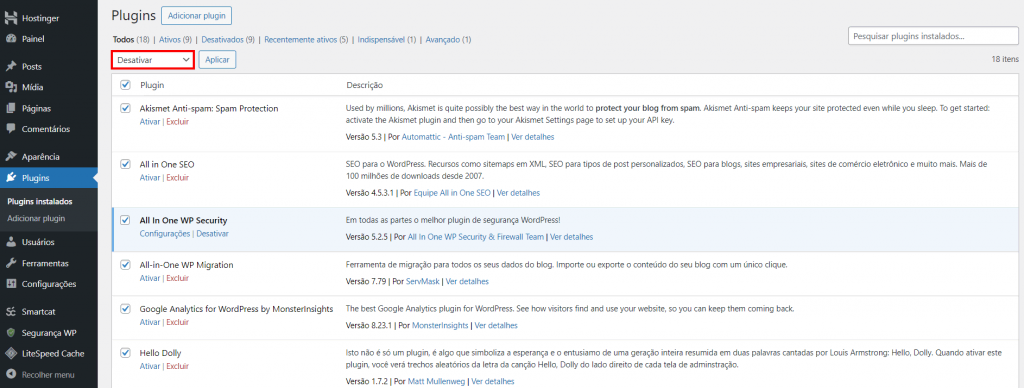 Seção do plugin do WordPress com a caixa suspensa Ação em massa apontando para Desativar e destacada.